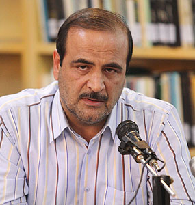 محمود عباس با کارت استعفا نمایش بازی میکند